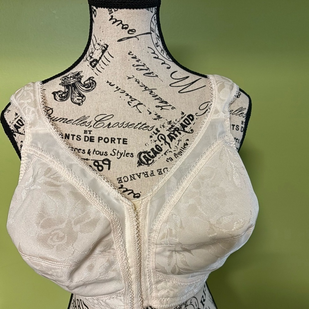 Playtex Cream Lace Bra